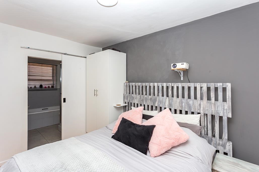 2 Bedroom Property for Sale in Table View Western Cape